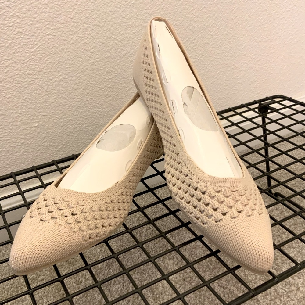 NWT Mia flats